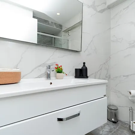 Bosphorus View - Parking- 2 Bedrooms - 3 Beds - Elevator *