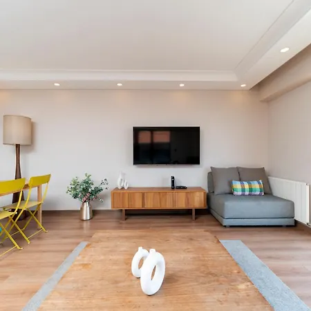 Bosphorus View - Parking- 2 Bedrooms - 3 Beds - Elevator Daire İstanbul